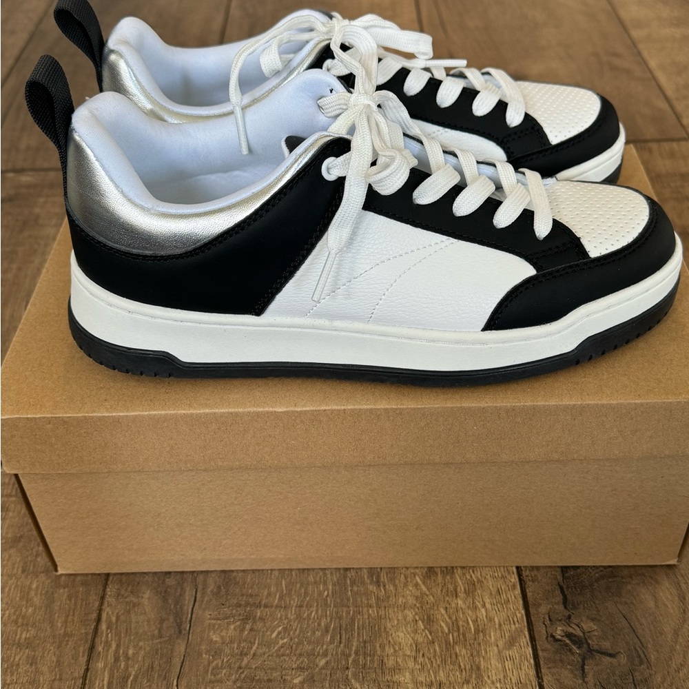 New! Steve Madden Sneaker Black Multi Size 8 Renigade
